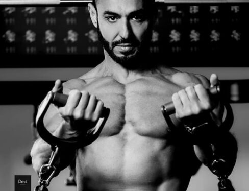 entrenador personal en valencia - de frente blanco y negro