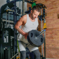 entrenador personal en valencia- oposiciones chico haciendo peso