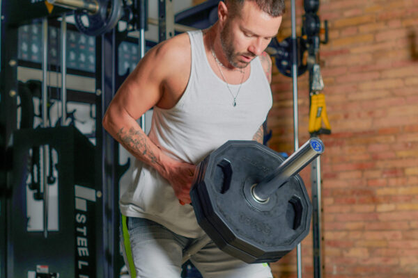 entrenador personal en valencia- oposiciones chico haciendo peso