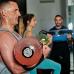 centro de entrenamiento personalizado en Valencia - pesa roja grande
