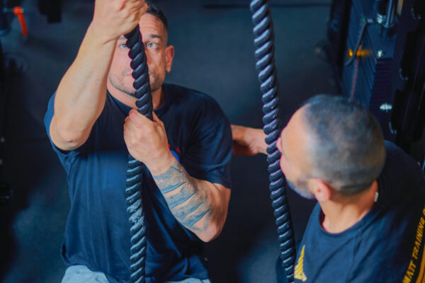 entrenador para oposiciones de policia en valencia - chico con matt