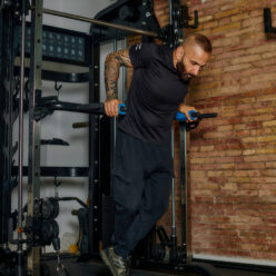entrenador personal para preparar oposiciones en valencia - matt haciendo dominadas